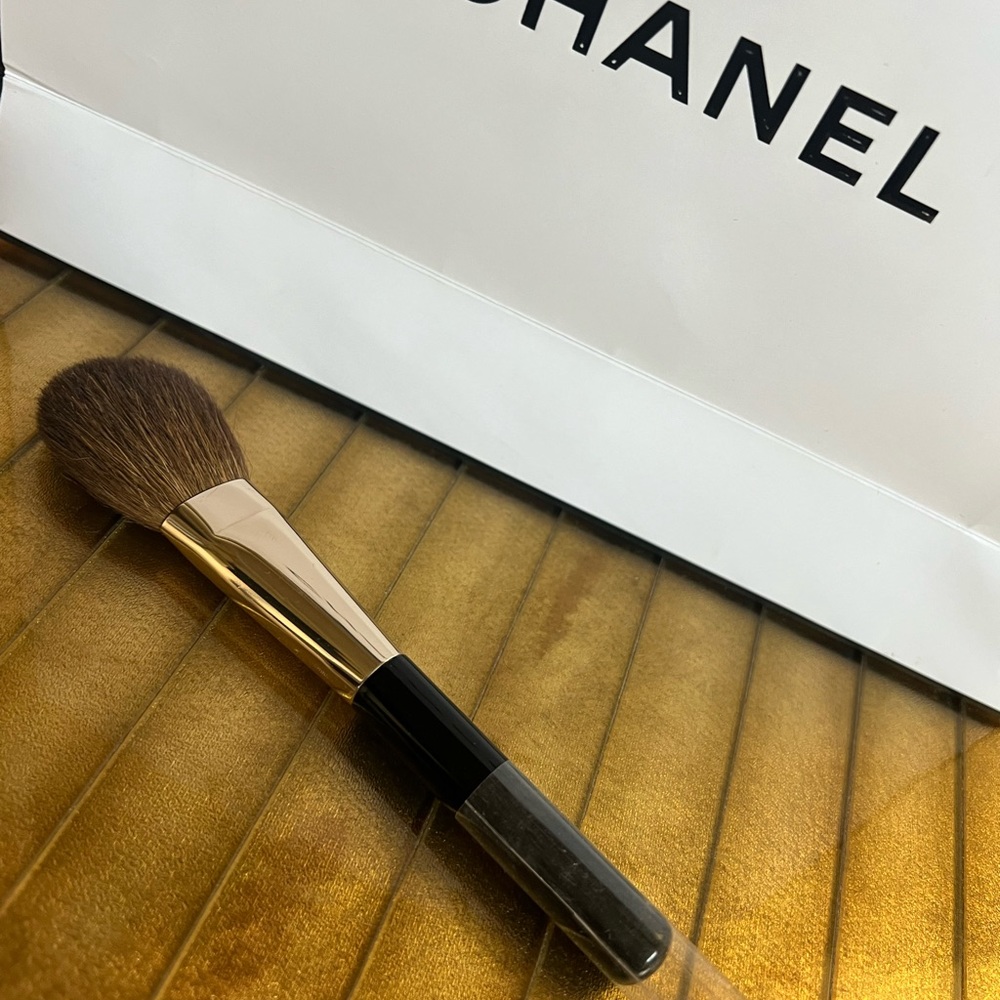 New Chanel makeup brush #7 - Picture 3 of 7